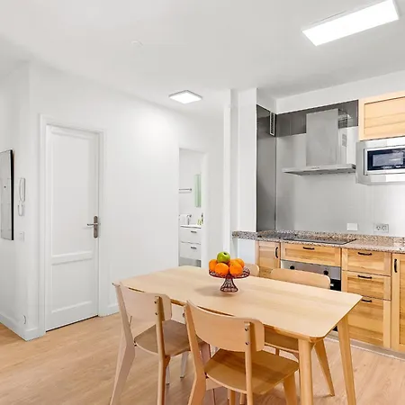 Elegant With Private Workspace Apartment *