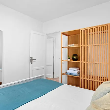 Apartment Elegant With Private Workspace