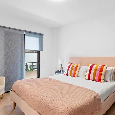Elegant With Private Workspace Apartment