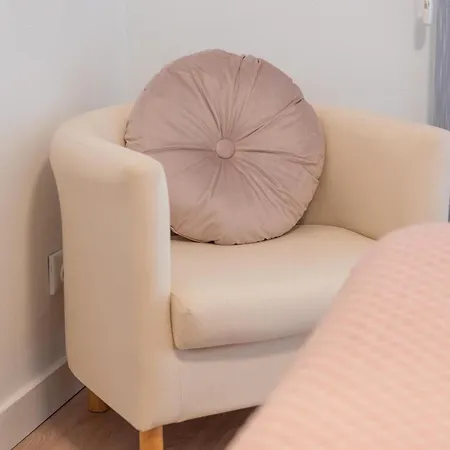 Lägenhet Elegant With Private Workspace
